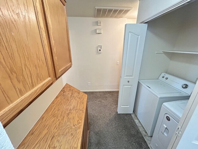 Building Photo - Cozy 3Bed/2Bath/2Car Residence located in beautiful Summerlin!