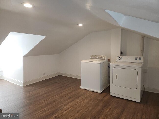 Building Photo - 3856 Terrace St