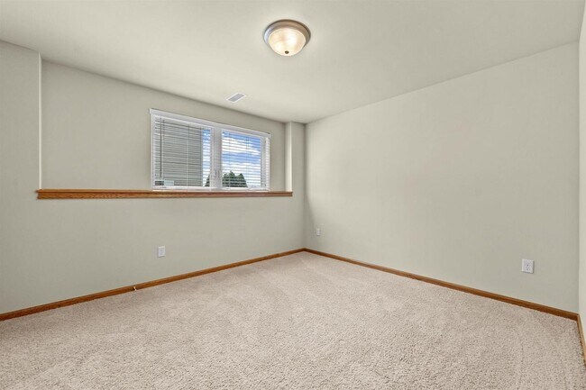 Building Photo - 260 N Mallard Dr
