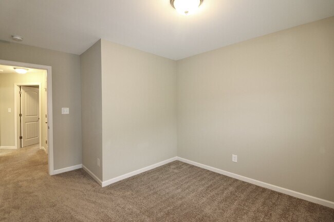 Building Photo - Spacious 4-Bedroom Home with Fireplace in Fayetteville, NC - A Must-See Rental Property!