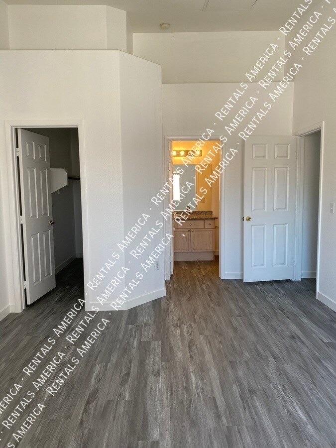 Building Photo - 401 Amber Pine St