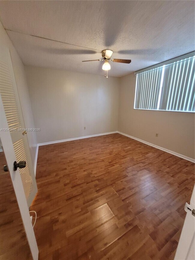 Building Photo - 1800 N Lauderdale Ave