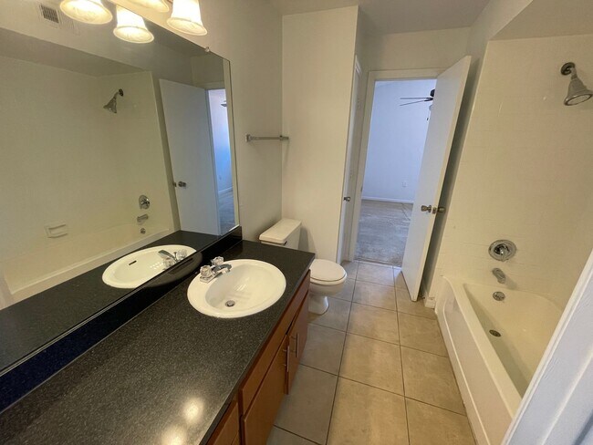 Building Photo - 409 Fountainhead Cir