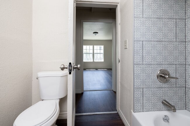 Building Photo - 2-Bedroom Home with Fenced Yard & In-Unit Laundry