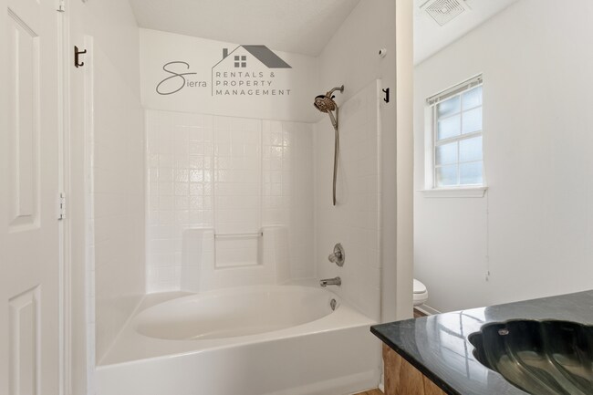 Building Photo - LIMITED-TIME MOVE-IN SPECIAL: Receive two weeks of free rent with an approved application and lea...