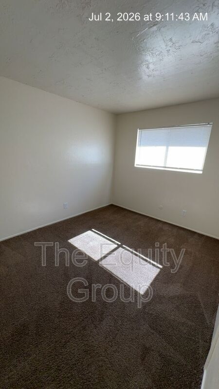 Building Photo - 529 E Kaweah Ave