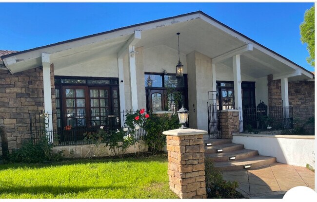 Building Photo - 17220 Ballinger St