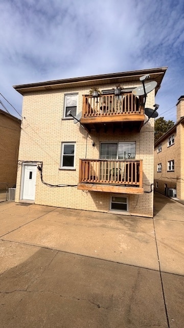 Building Photo - 5517 W Windsor Ave