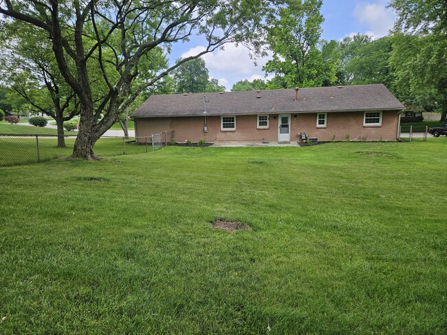 Building Photo - 38 Edenhurst Dr