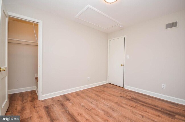 Building Photo - 9107 Lindale Dr