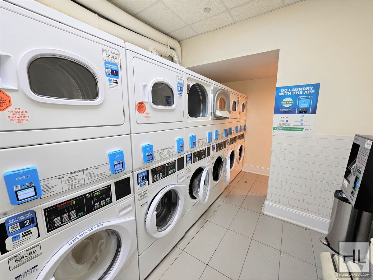 Building Photo - Spacious 1-Bedroom with 2 Full Bathrooms |...