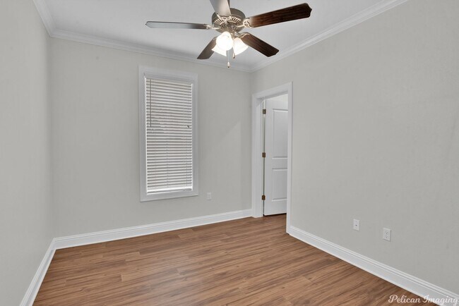 Building Photo - Luxury, Convenience & Fun All in One! Noth...
