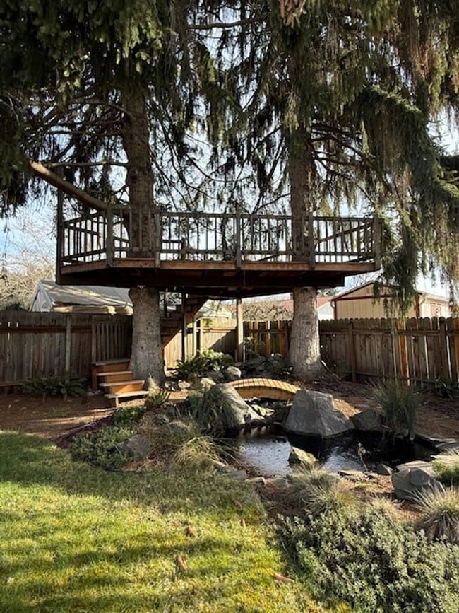 Building Photo - Amazing Freshly Updated Four Bedroom Two Bath Home In Amazing Lebanon Location!