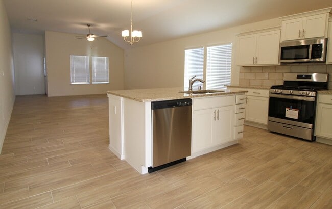 Building Photo - 1208 Golden Summer Pl