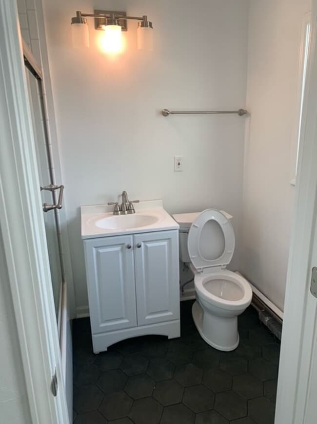 Building Photo - Beautiful 2 bedroom 2 bathroom home in the heart of Bloomfield.