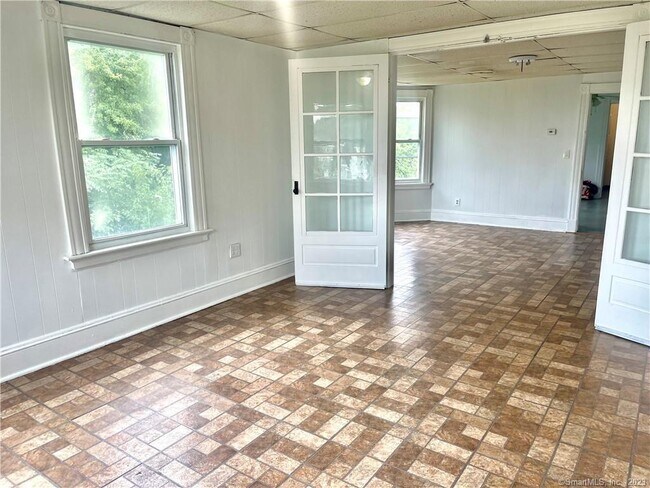 Building Photo - 1309 Bank St