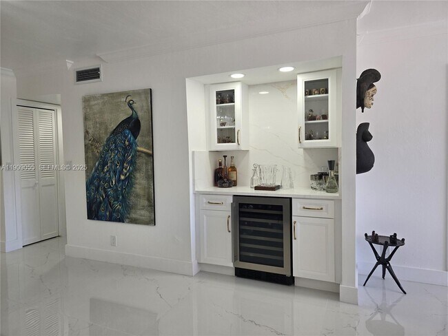 Building Photo - 6010 S Falls Cir Dr