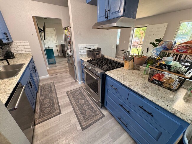 Building Photo - Updated 3 Bedroom Home in Hanford