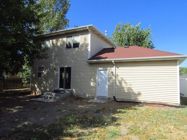 Building Photo - 858 N Wooden Ln
