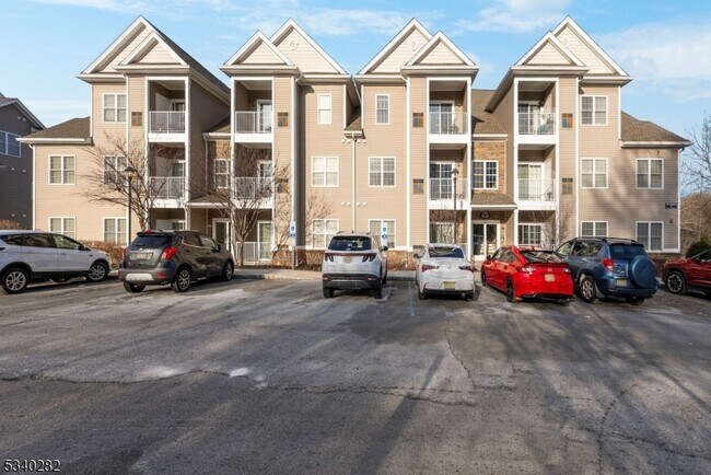 Building Photo - 56 Park Dr