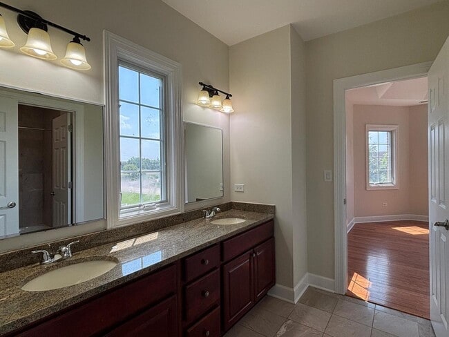 Building Photo - 8420 Redtail Dr