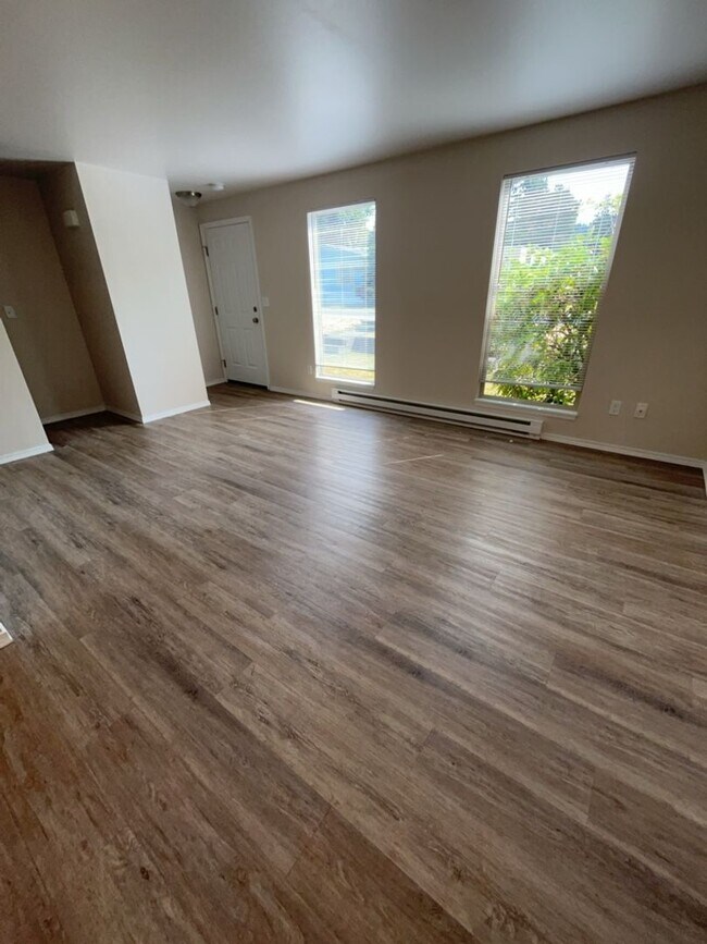 Building Photo - 2319 Wilson Ave