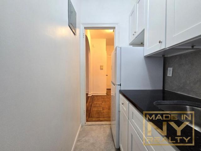 Building Photo - 0 bedroom in SUNNYSIDE NY 11104