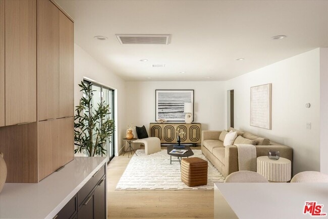 Building Photo - 2313 Banyan Dr