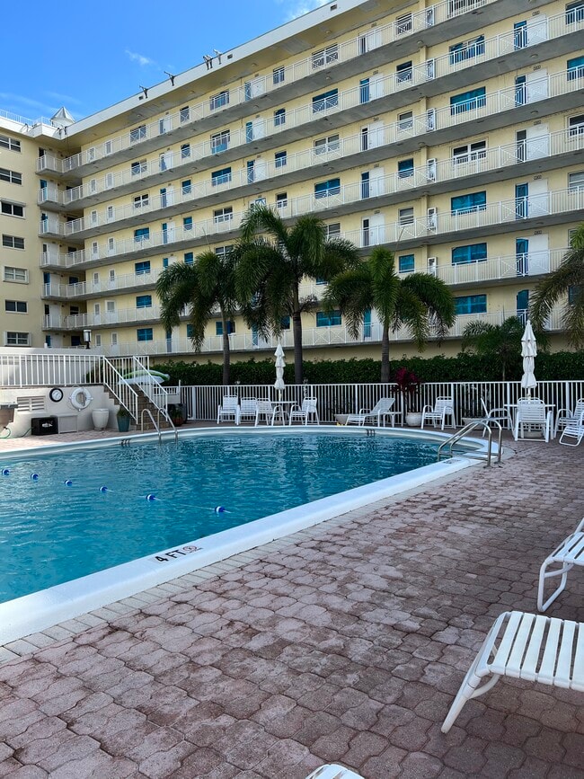 Building Photo - 3100 S Ocean Blvd