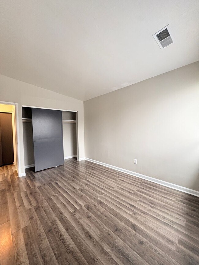 Building Photo - Experience Luxury Living at Bellagio Living I: Modern Apartments in Lawrence, Indiana