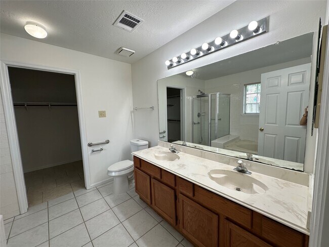 Building Photo - 14202 Misty Knoll Ct