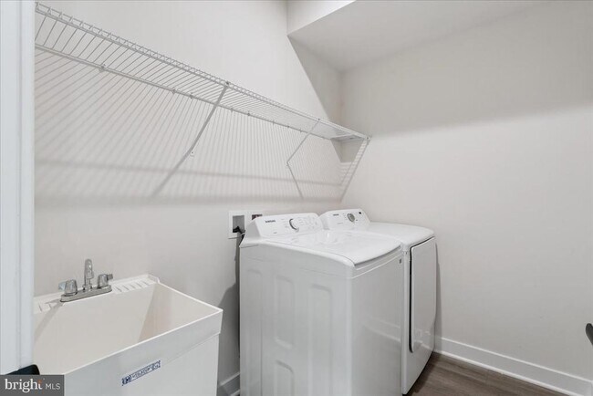 Building Photo - 14032 Sunrise Valley Dr