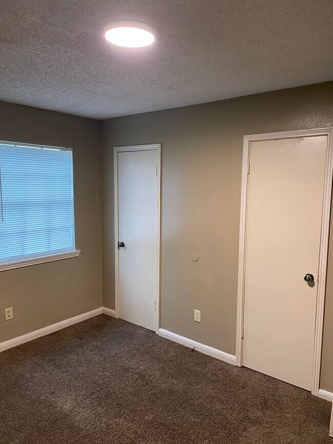 Building Photo - 308 Loire Ave