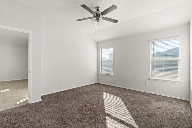 Building Photo - Beautiful 4bed/2 bath