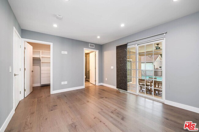 Building Photo - 523 E Fairmount Rd