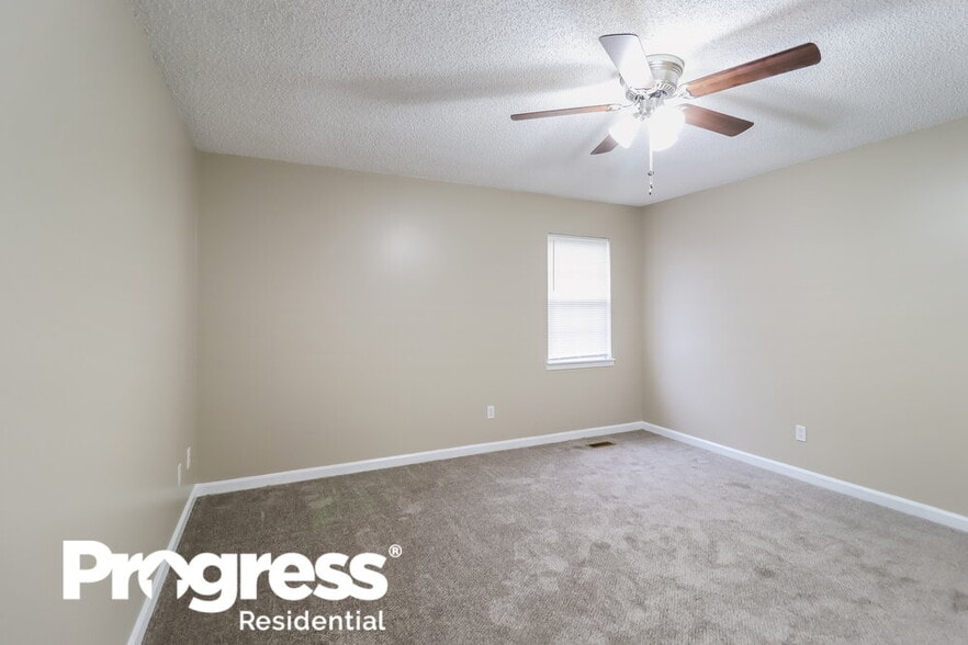 Building Photo - 2613 Laburnum Dr