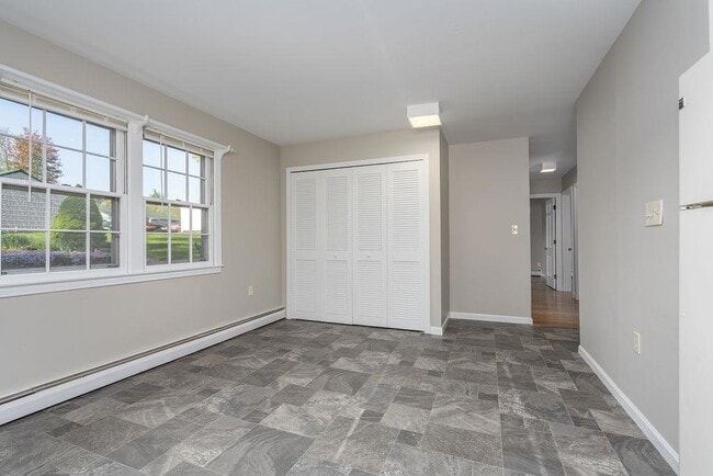 Building Photo - 1047 Dover Rd