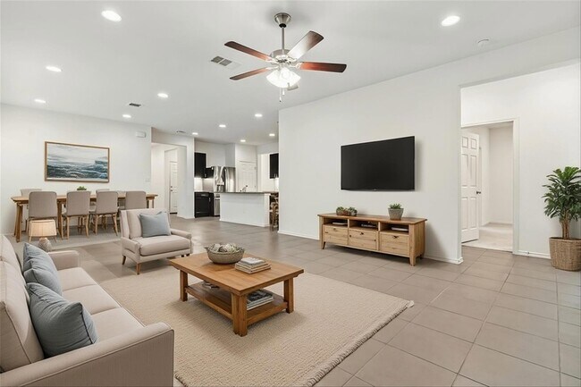 Building Photo - 533 Sweetwood Ln