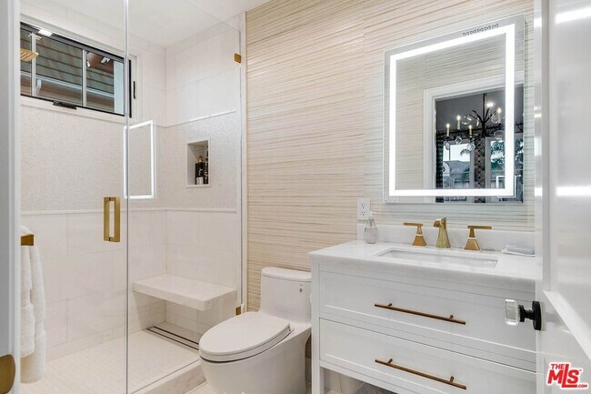 Building Photo - 1445 Vía Cresta