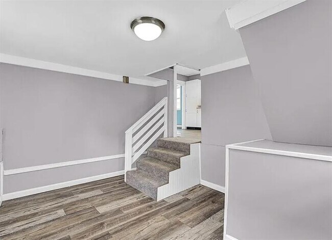 Building Photo - ELEGANT MARTIN HOME