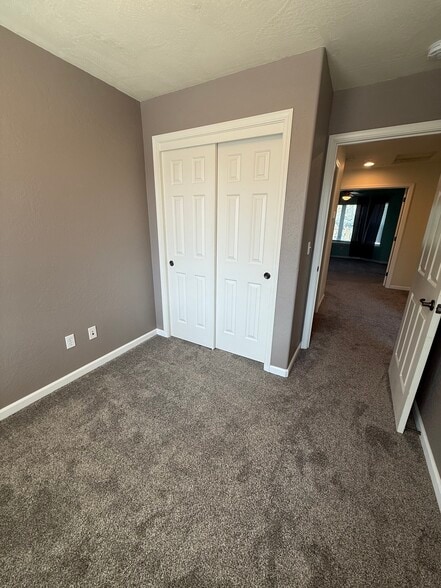 Building Photo - 1750 Sandstone Dr