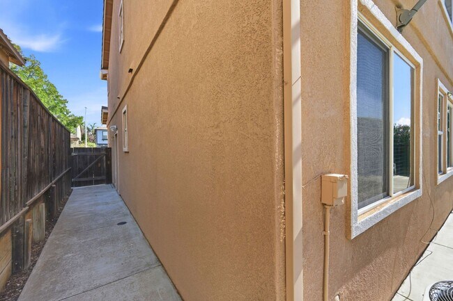 Building Photo - 5486 Benttree Way