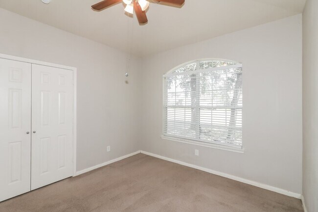 Building Photo - 5915 Ranch Riata Ct