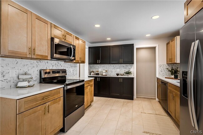 Building Photo - 63 Higby Rd