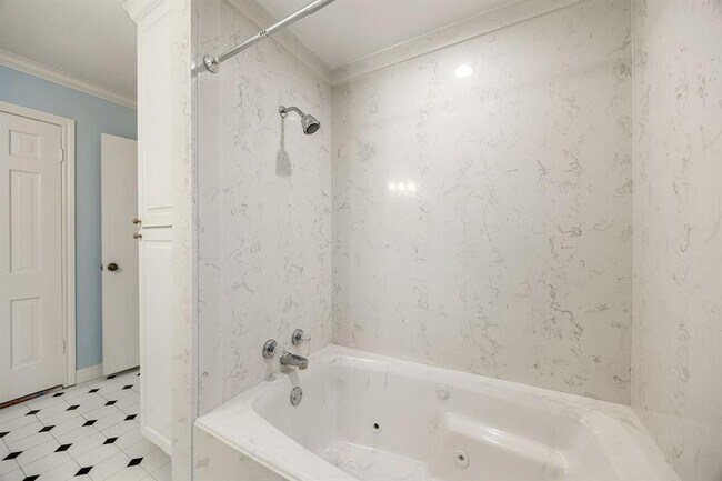 Building Photo - 15726 Walkwood Dr