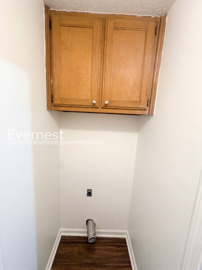 Building Photo - Spacious  Home with Deck, Patio, and Garage! / 3 Bed, 2 Bath / Available now!
