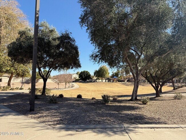 Building Photo - 1236 E Nightingale Ln