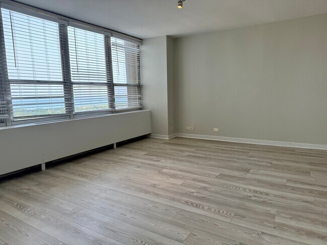 Building Photo - 655 W Irving Park Rd