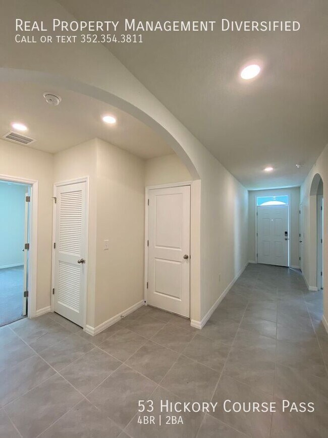 Building Photo - Lake Diamond North - Welcome Home