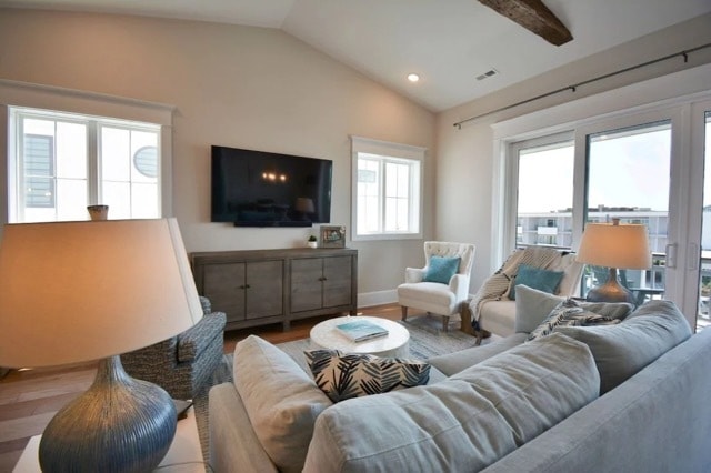 Building Photo - 18 Seagull St